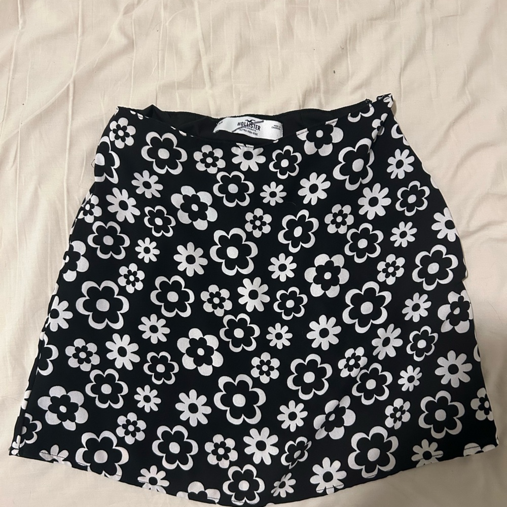 Hollister Monochrome Floral Skirt
